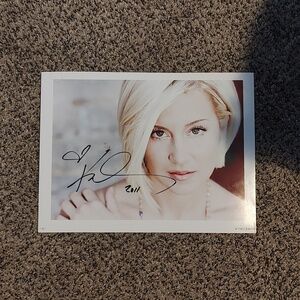 Kellie Pickler In Person Autograph Photo